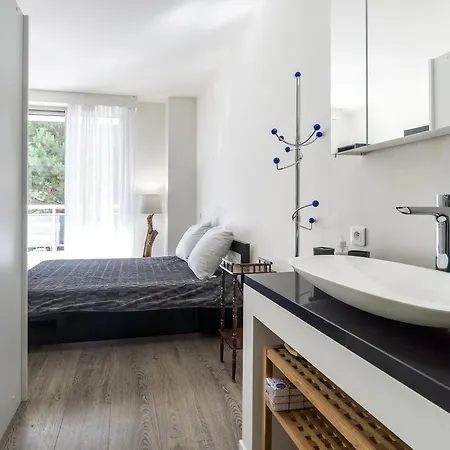 Proche Des Plages Avec Petit Balcon Apartment