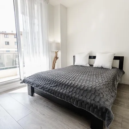 Apartment Proche Des Plages Avec Petit Balcon *