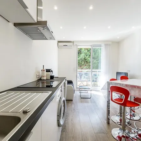 Proche Des Plages Avec Petit Balcon Apartment *